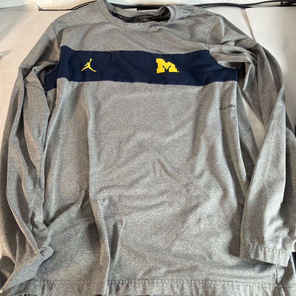 Unique Air Jordan Michigan Pullover Long Sleeve Small Jersey Poly Spandex Gray L